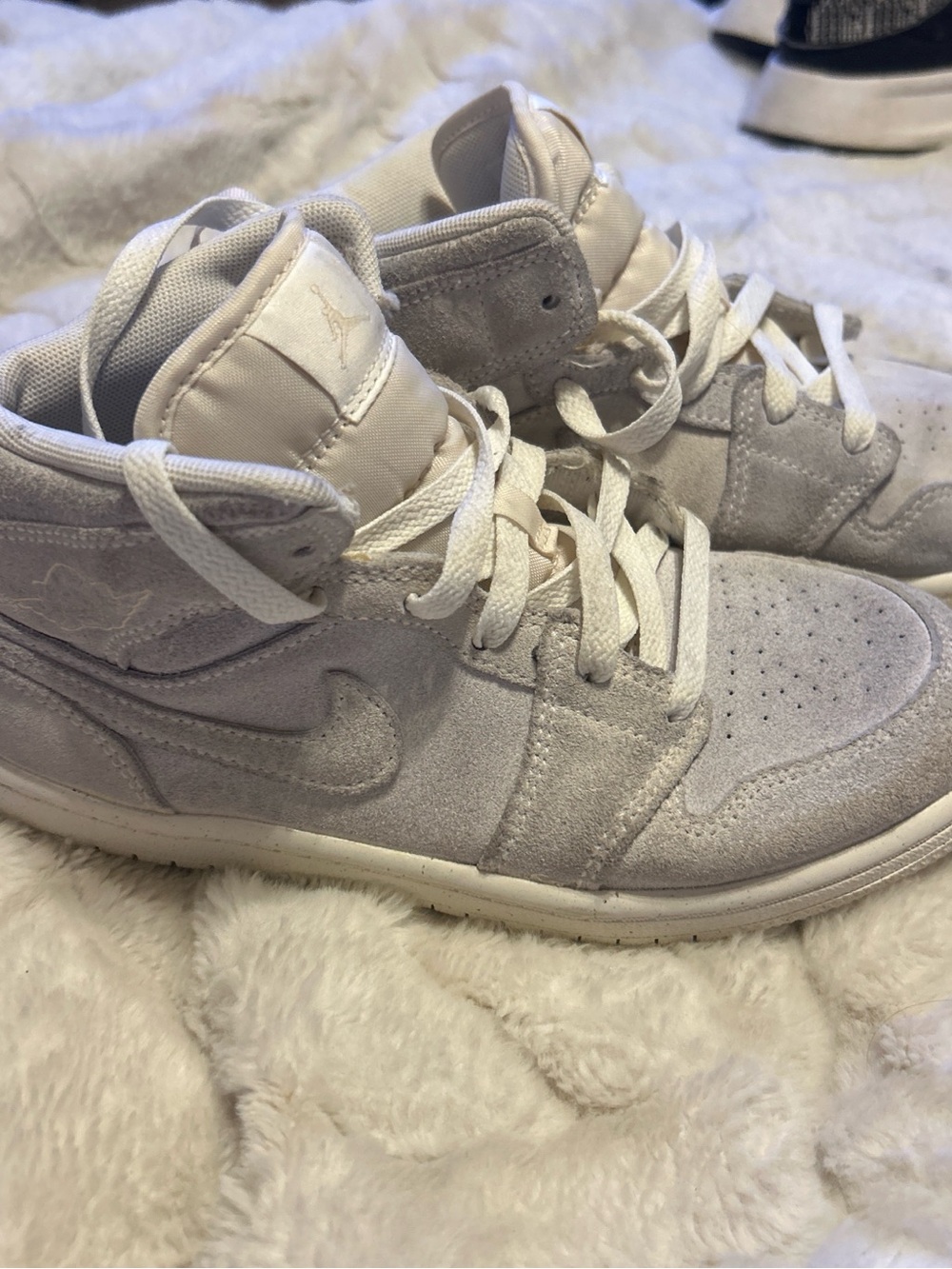 Nike Kids Mid-Top Sneakers in Light Gray and White